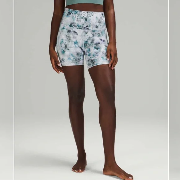 Lululemon shorts - Picture 3 of 7